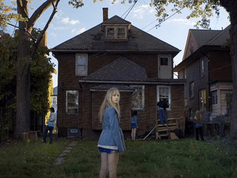 "It Follows" الفتاة التي تتعقبها الأرواح